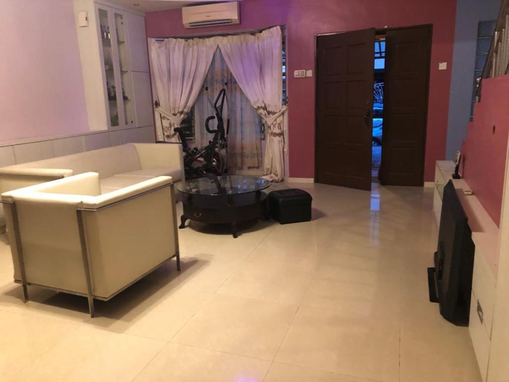 Bukit Indah Homestay Бентонг Екстер'єр фото